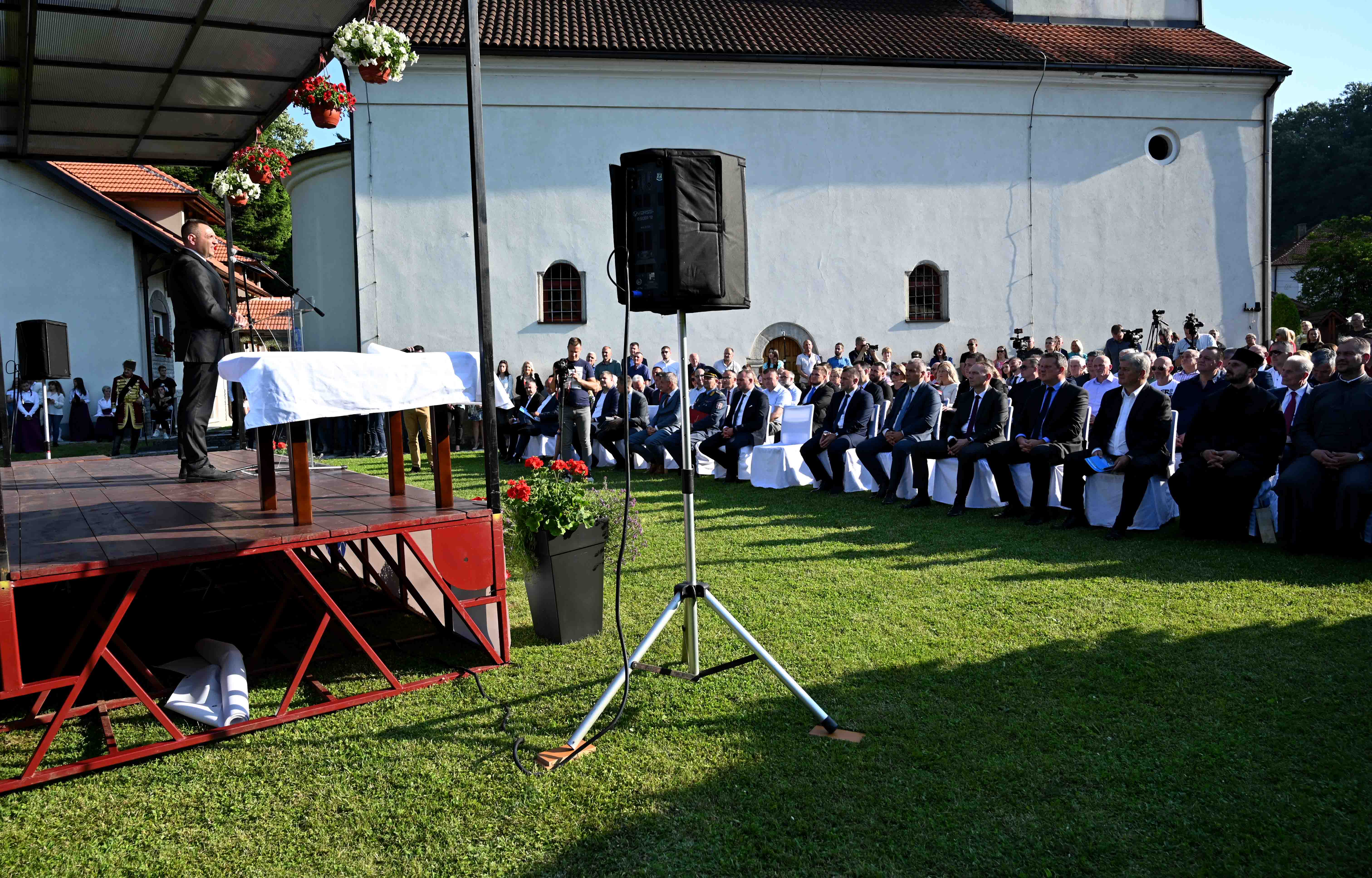 Министру Вулину уручена Јунска награда, највише признање општине Ивањица