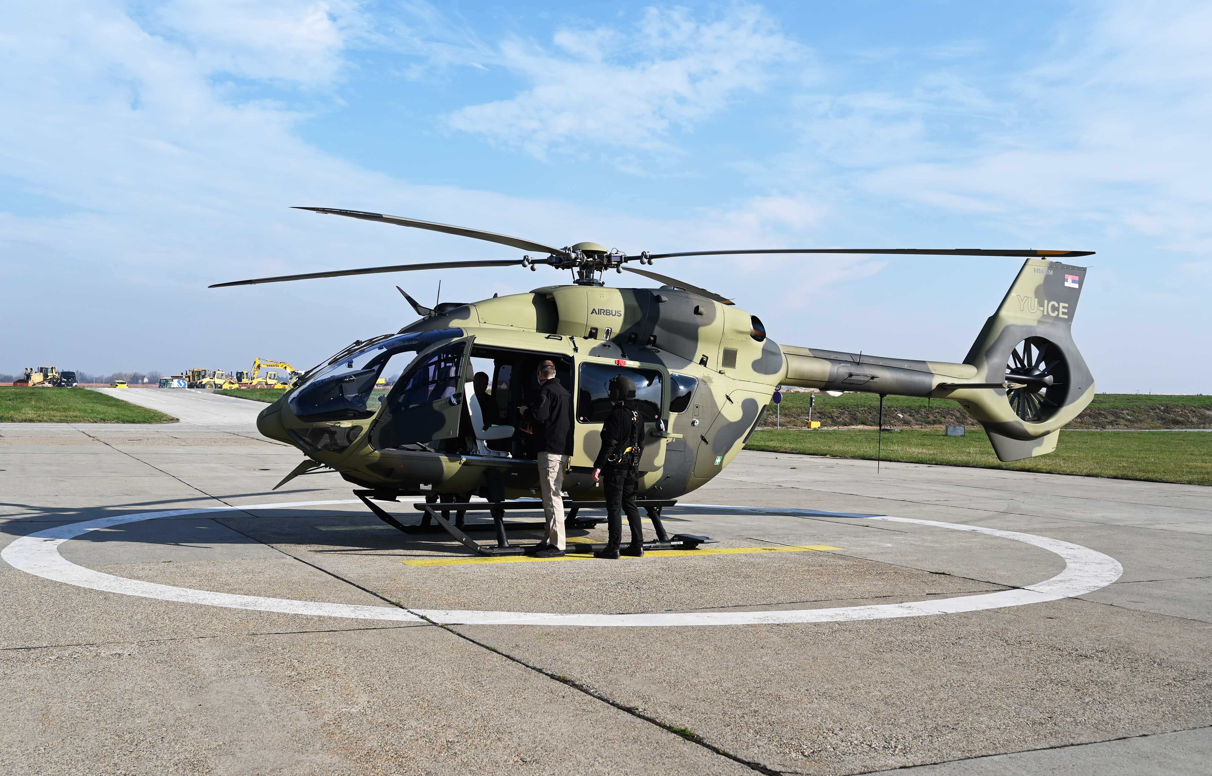   Министар унутрашњих послова Републике Србије Александар Вулин обишао  припаднике Хеликоптерске јединице МУП-а
