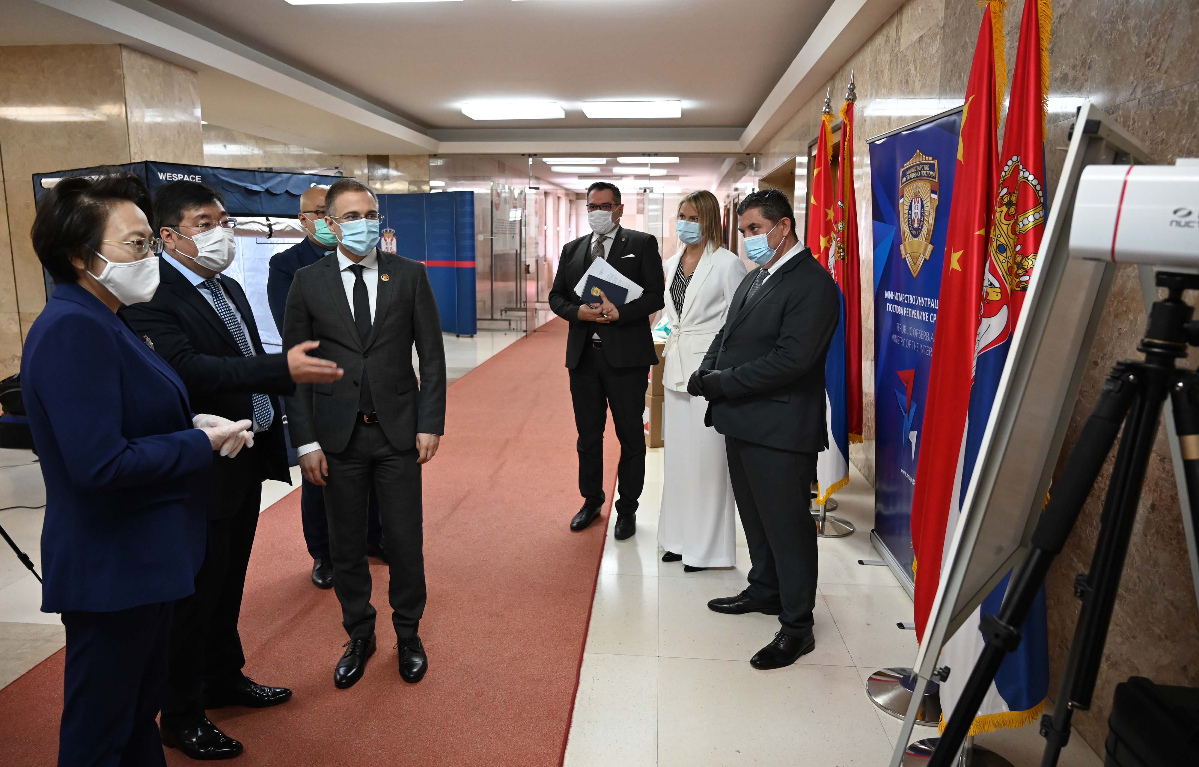 Ministar Stefanović prisustvovao primopredaji  zaštitne opreme i uređaja, koje je kineska kompanija „NUKTEK“ donirala MUP-u