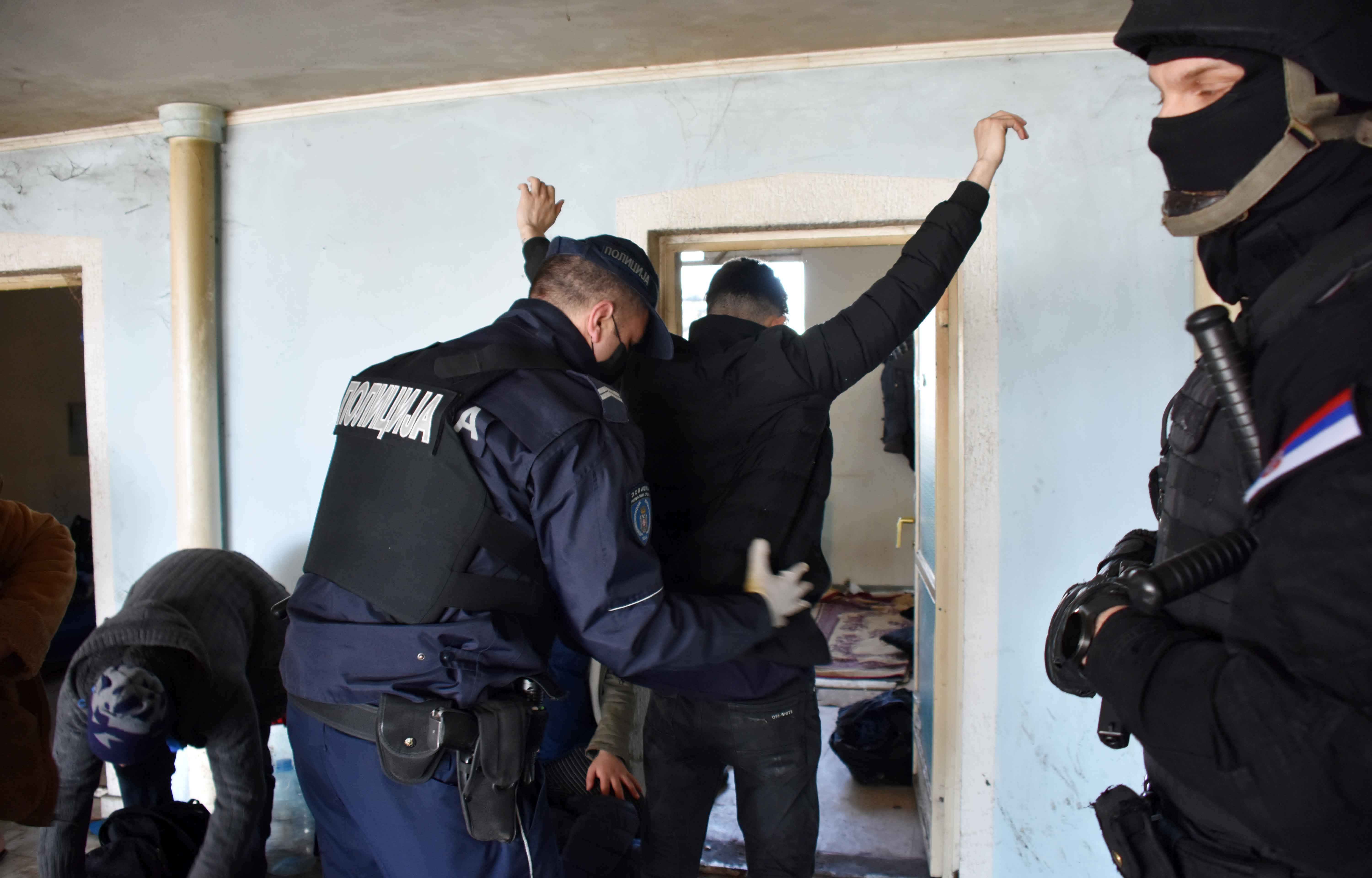 Policija na teritoriji Policijske uprave Kikinda sprovela akciju identifikovanja bezbednosno interesantnih iregularnih migranata