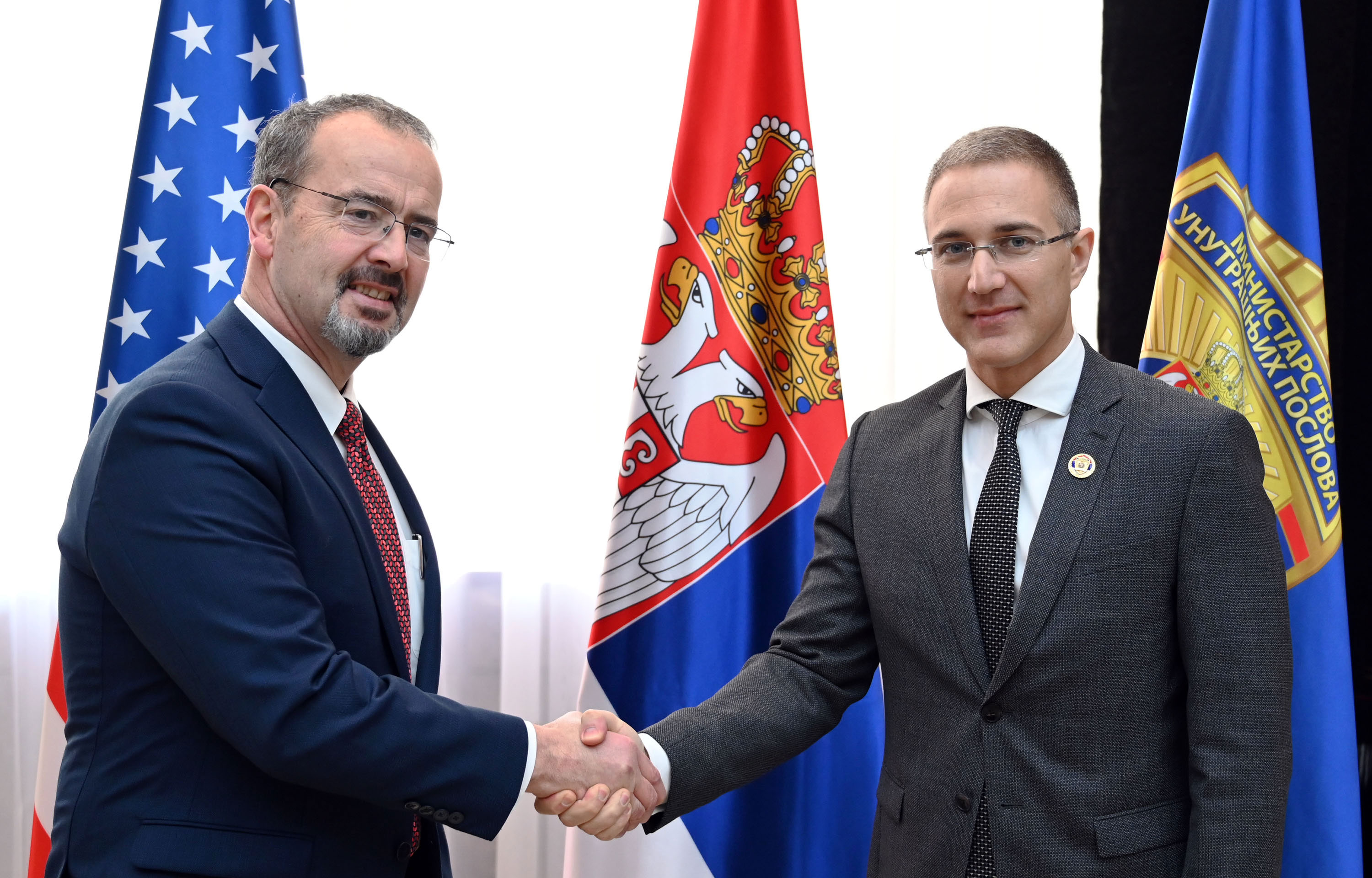 Stefanović i Godfri izrazili zadovolјstvo saradnjom Ministarstva unutrašnjih poslova i američkih agencija za sprovođenje zakona