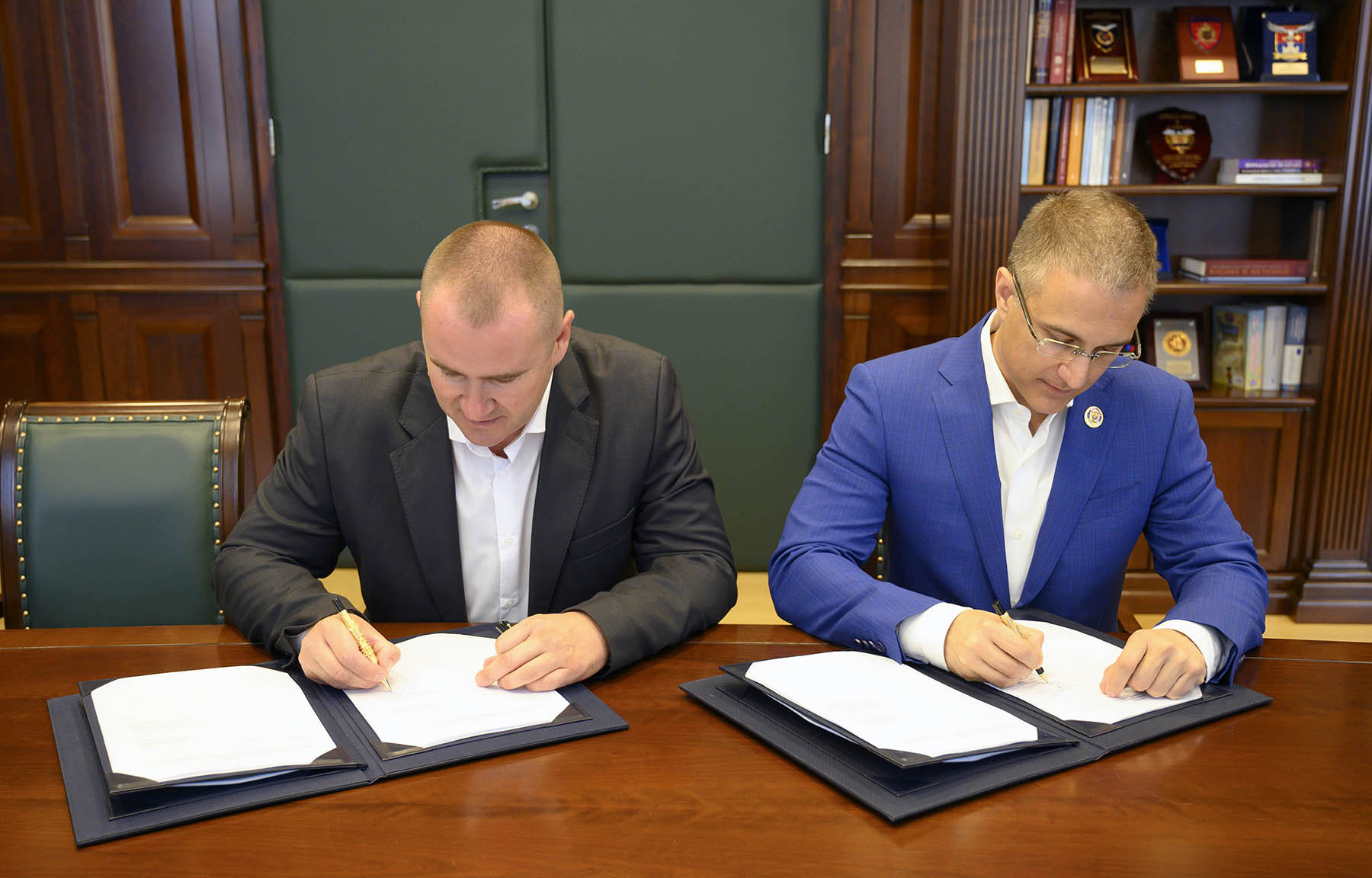 Стефановић и Лукић потписали Посебан колективни уговор за полицијске службенике