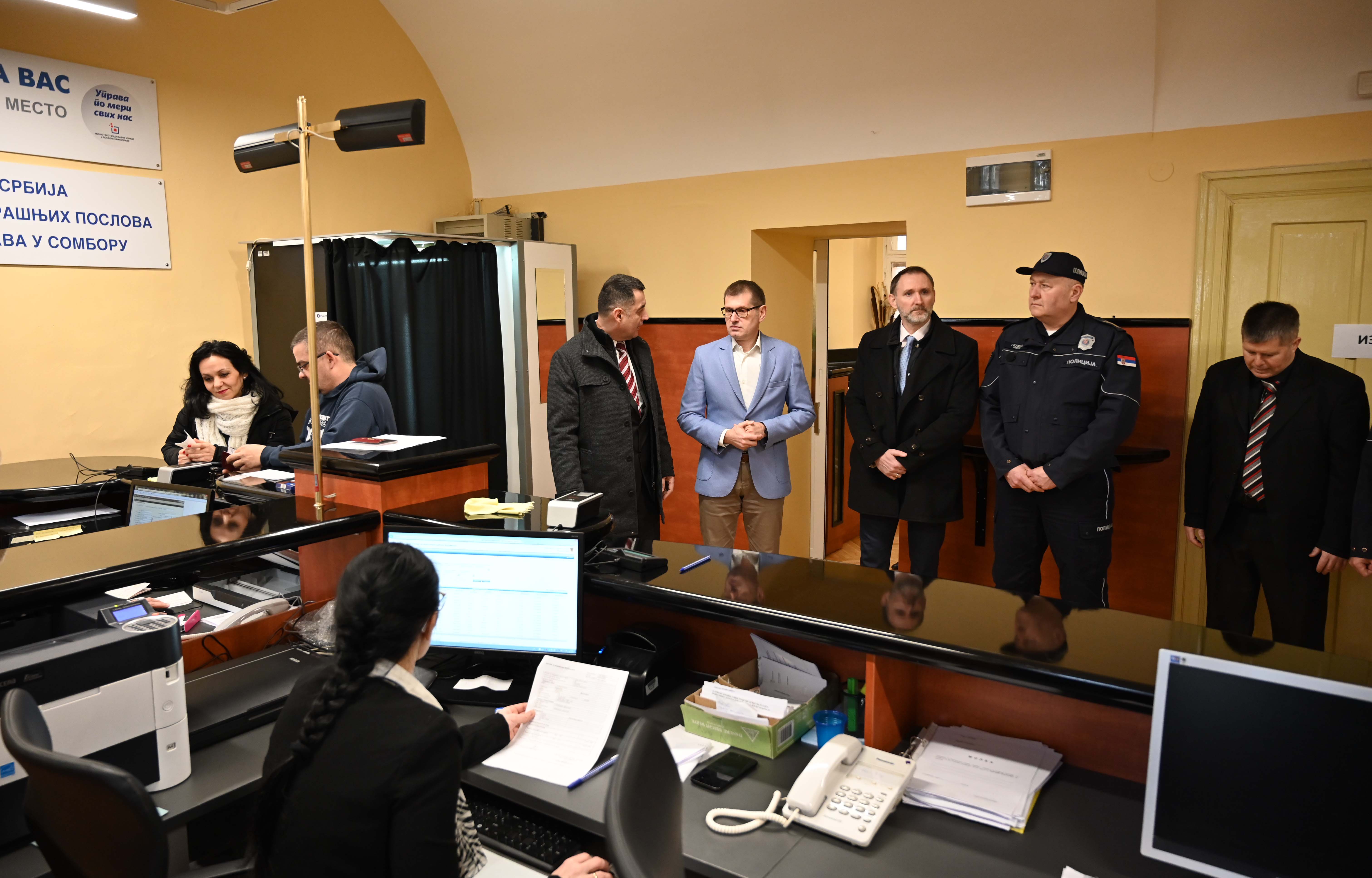 Direktor Rebić obišao nove kancelarije upravnih poslova u Somboru