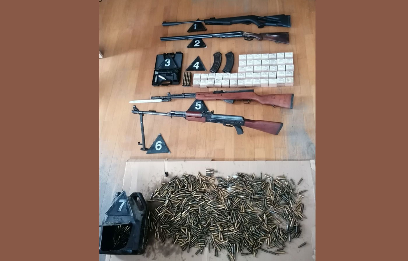 Заплењен пушкомитраљез, разно оружје и муниција у нелегалном поседу