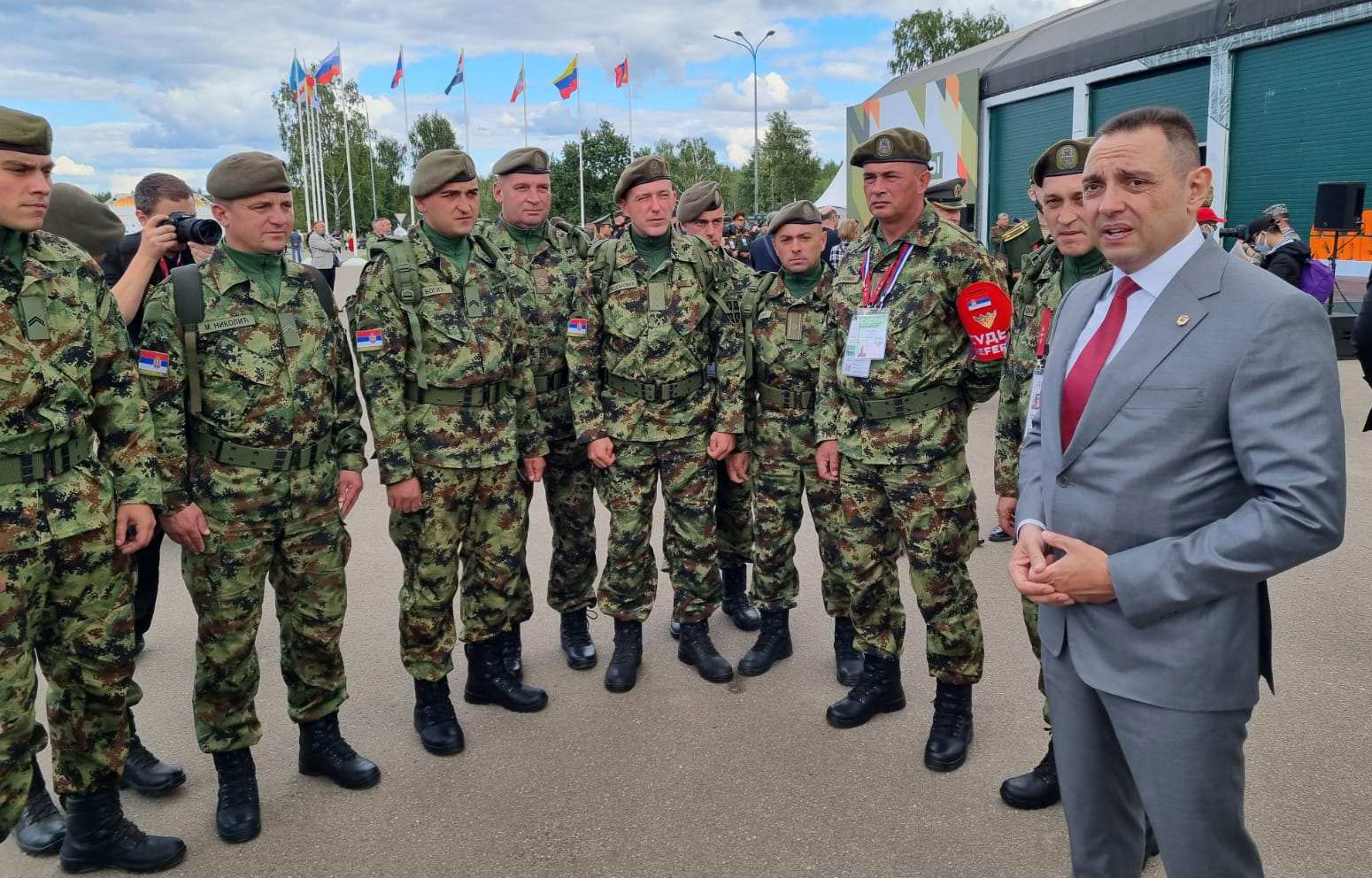 Министар Вулин обишао припаднике Војске Србије учеснике „Тенковског биатлона“
