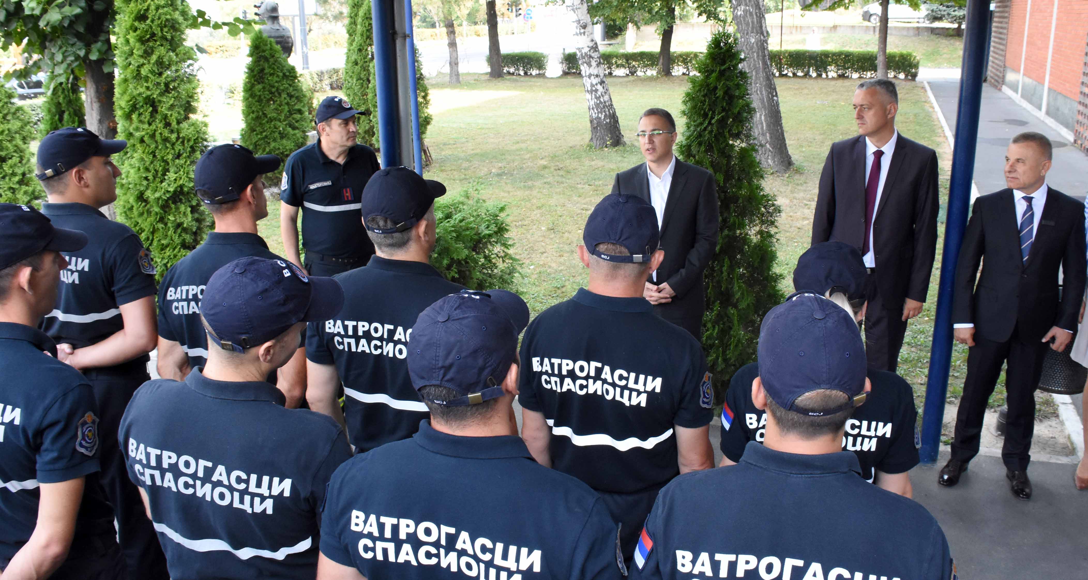 Ministar Stefanović razgovarao sa polaznicima 3. klase osnovne obuke pripadnika vatrogasno – spasilačkih jedinica