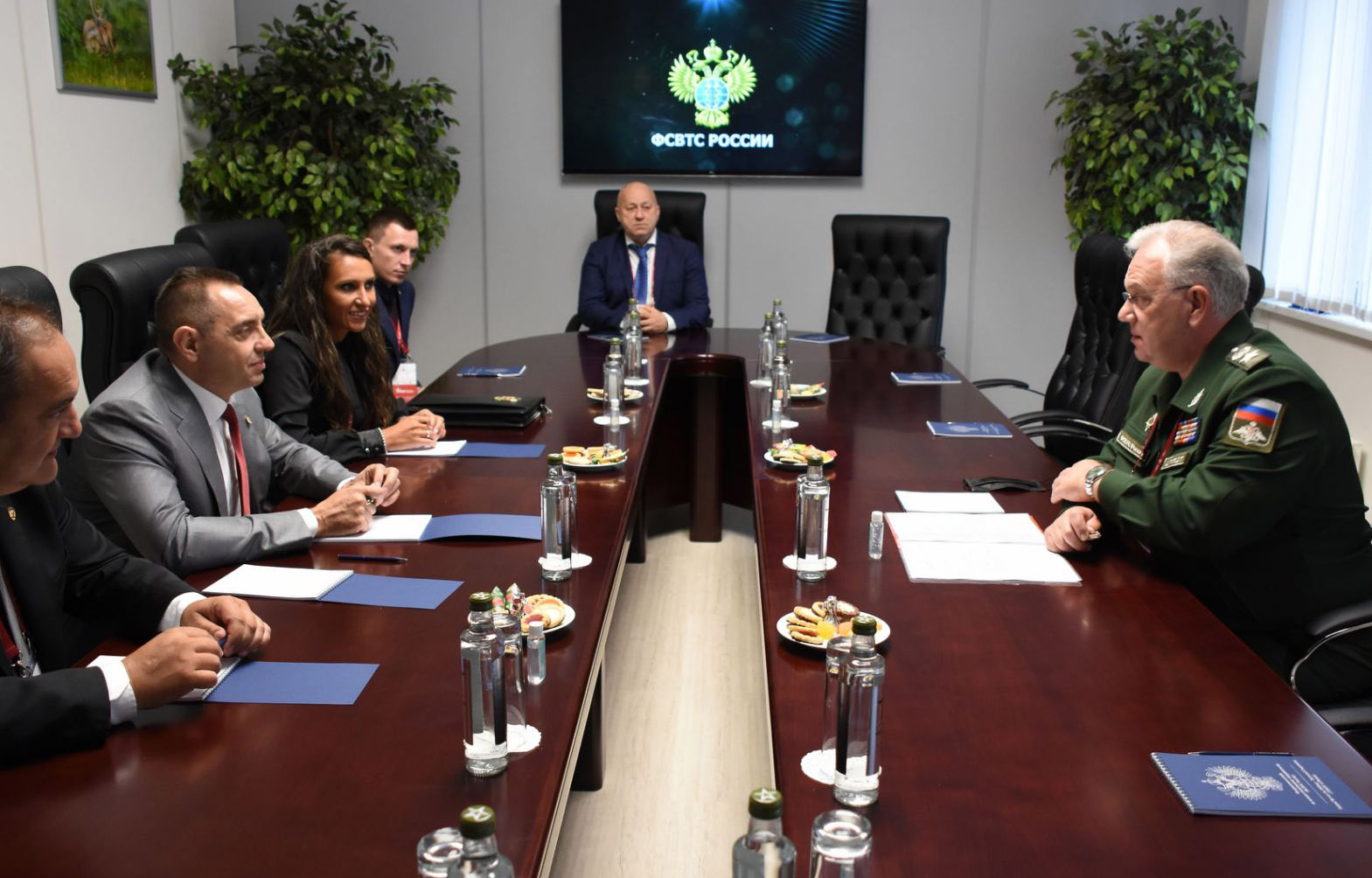 Министар Вулин и генерал армије Шугајев о наставку сарадње у области безбедности