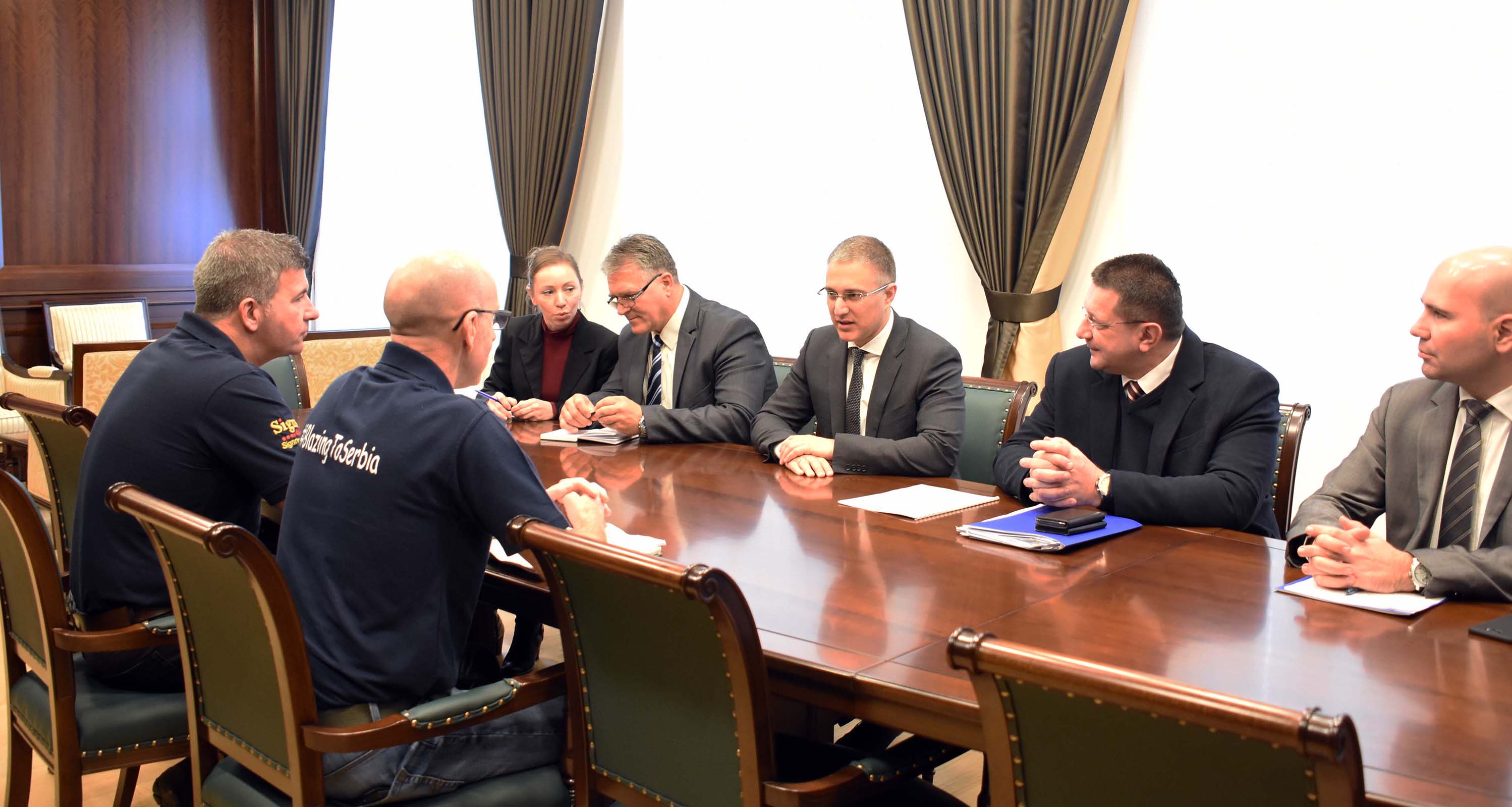 Ministar Stefanović se sastao sa delegacijom vatrogasaca iz Južnog Velsa