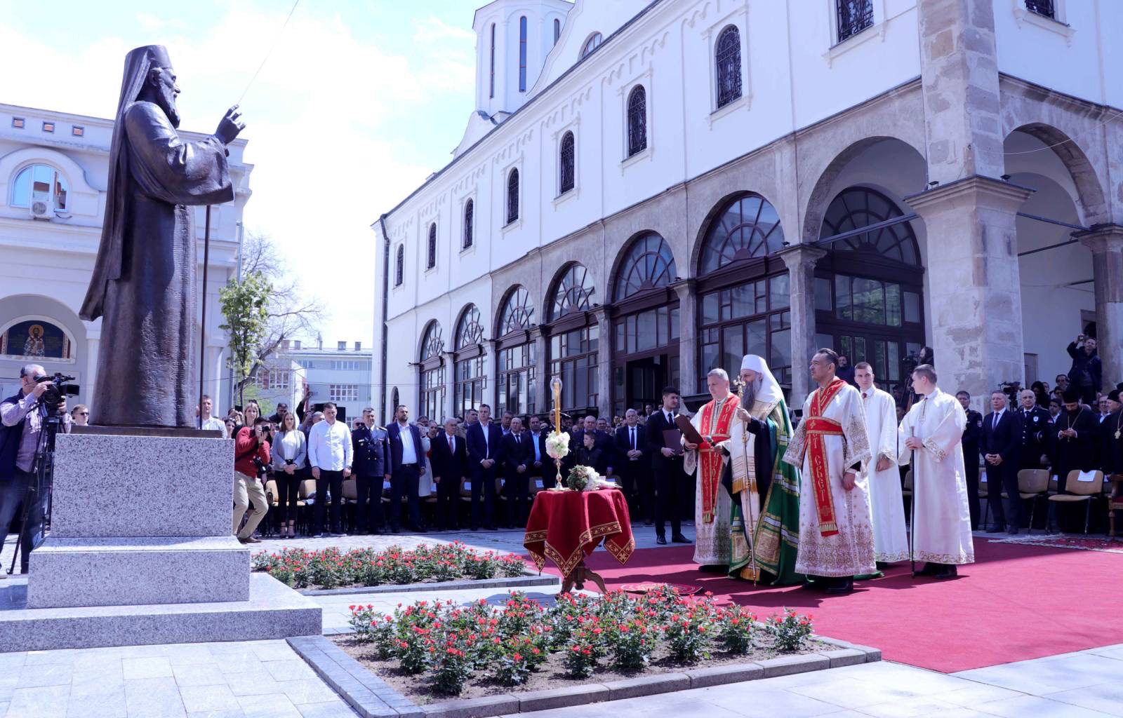 Државни секретар Стевандић на откривању споменика патријарху Иринеју у Нишу