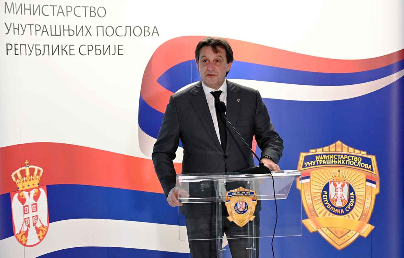 Ministar Gašić zahvalio policijskim službenicima i vatrogascima na brzom i hrabrom reagovanju u akcidentu sa amonijakom