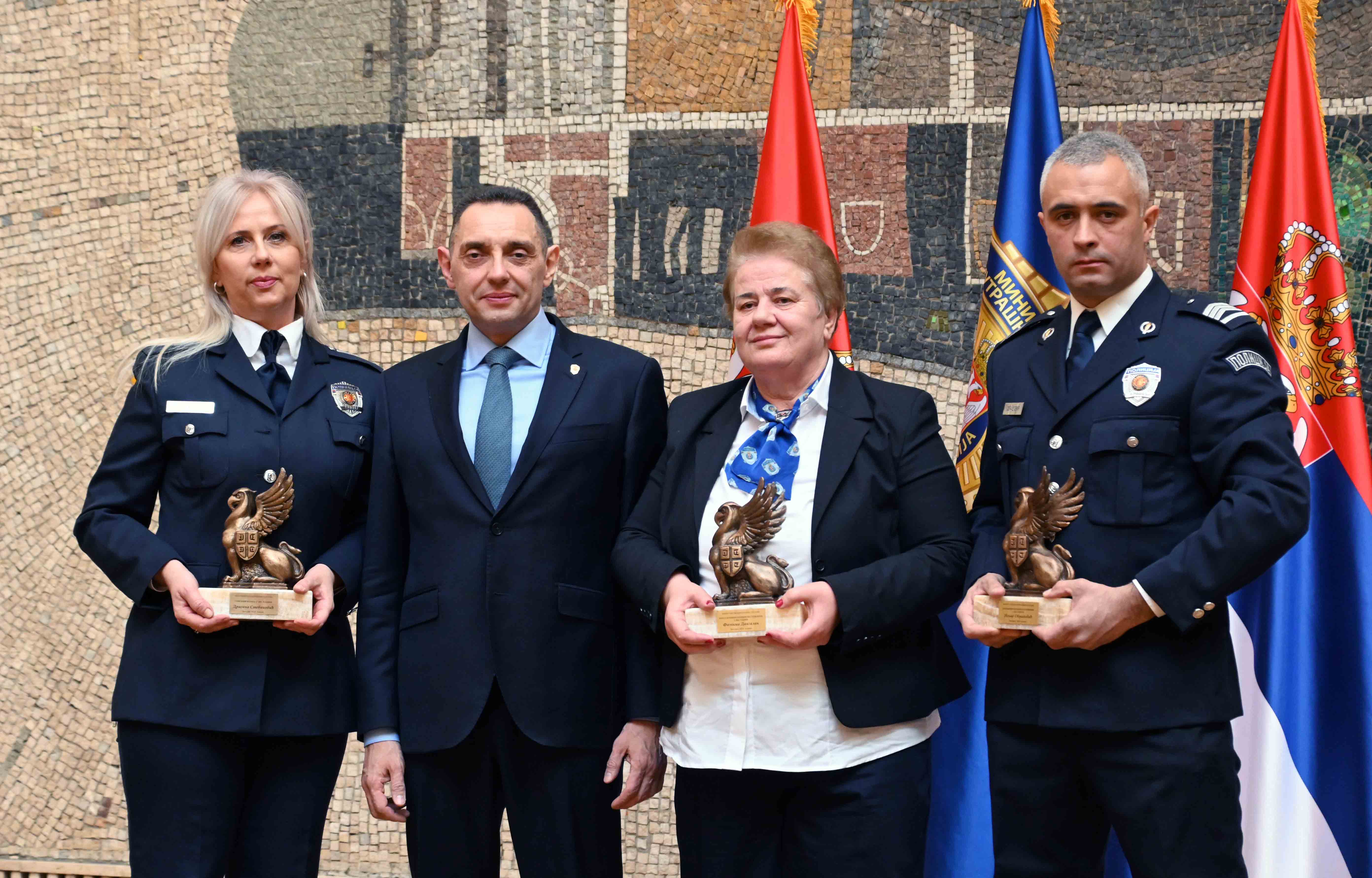 Министар Вулин уручио традиционалне награде припадницима МУП-а: Србија има људе на које може да се ослони