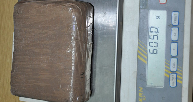 Zaplenjeno kilogram i 221.6 grama materije za koju se sumnja da je kokain