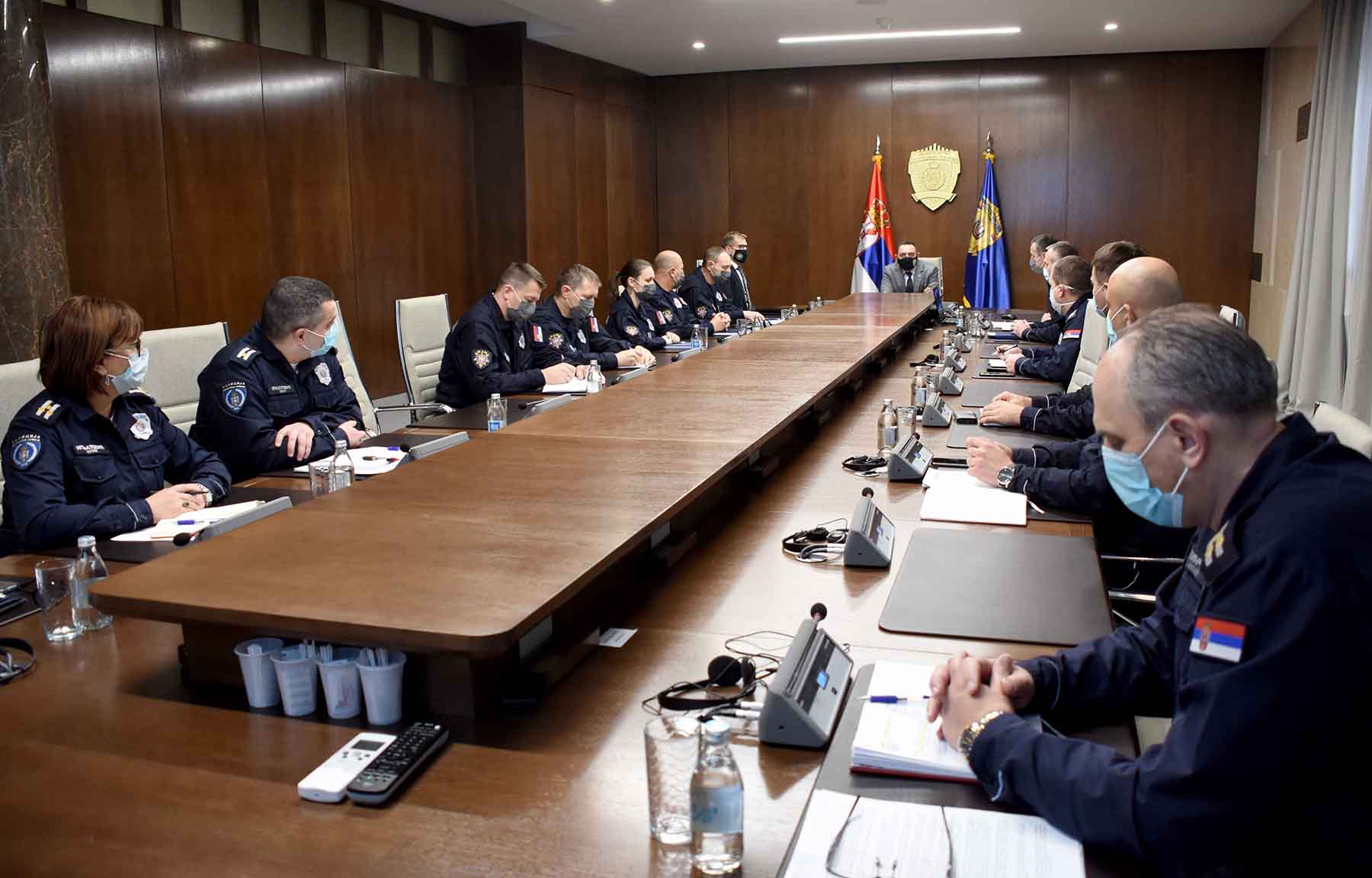 Министар Вулин се састао са руководиоцима Управе полиције и Интервентне јединице