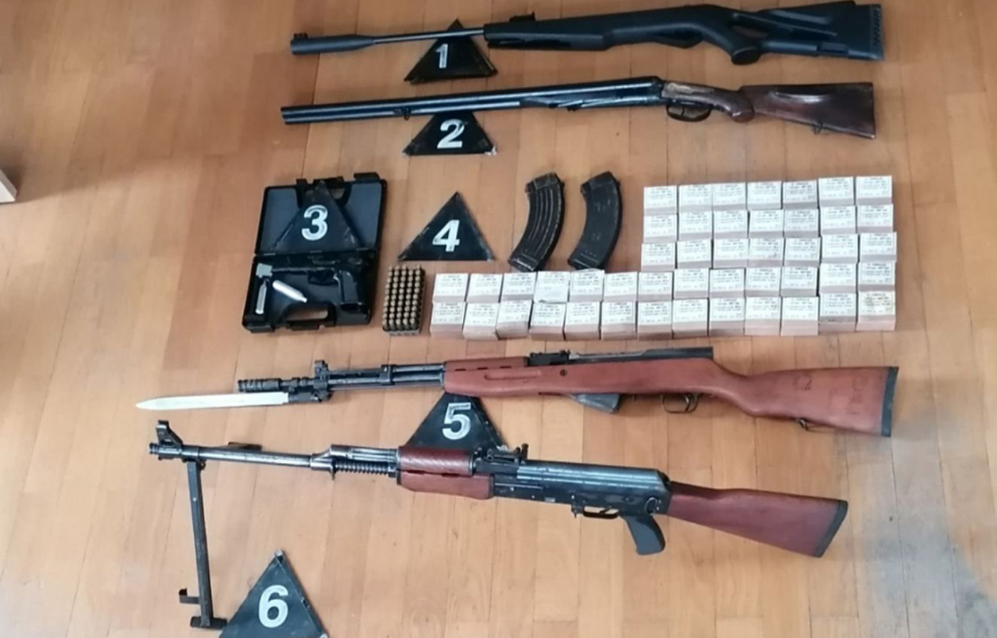 Заплењен пушкомитраљез, разно оружје и муниција у нелегалном поседу