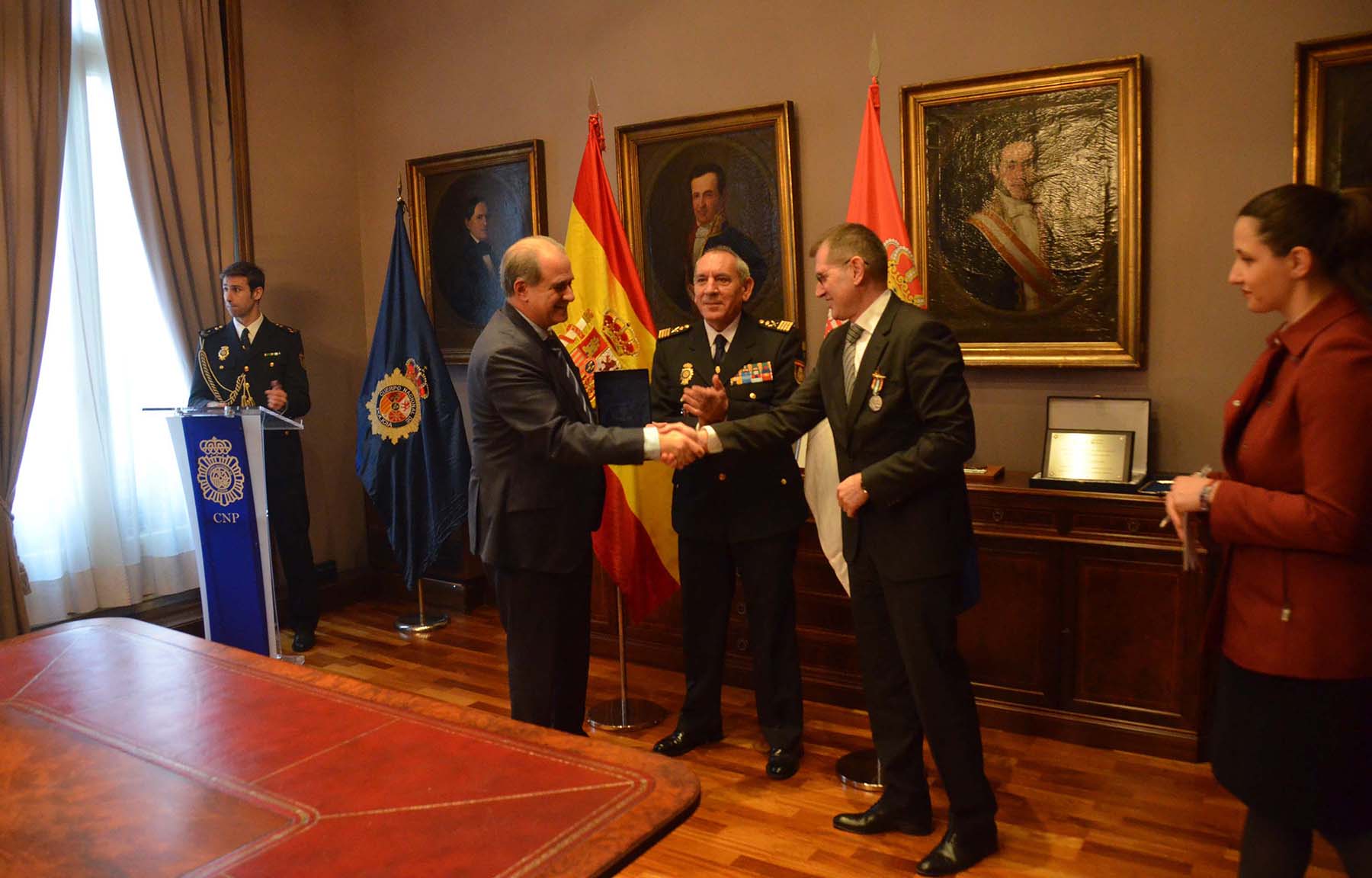 Директору полиције Владимиру Ребићу у Мадриду уручена Медаља са сребрним обележјем Националне шпанске полиције