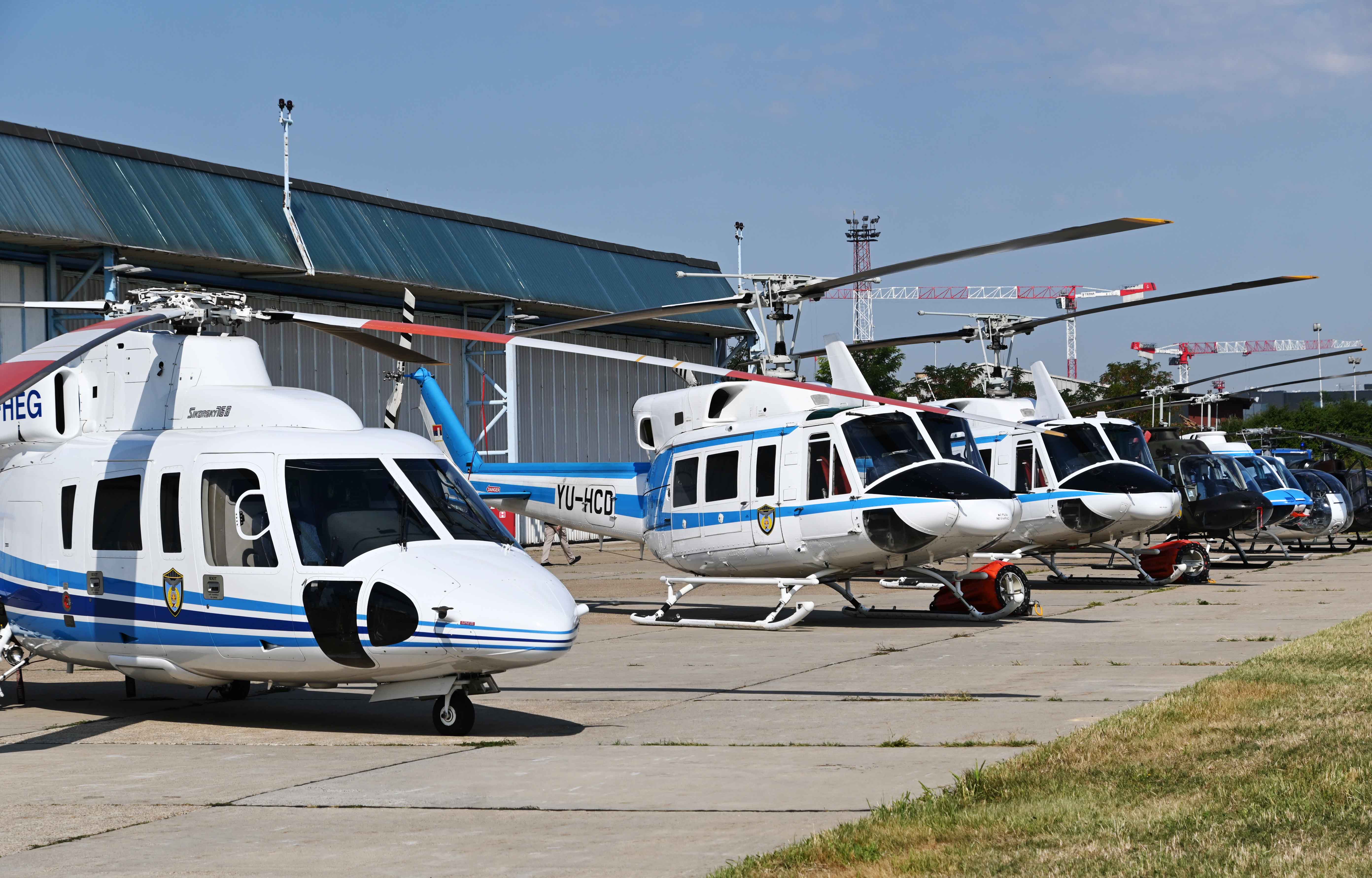 Министар Александар Вулин обишао Хеликоптерску јединицу и уверио се у снагу и јачину хеликоптера Х-215 „Супер Пума“