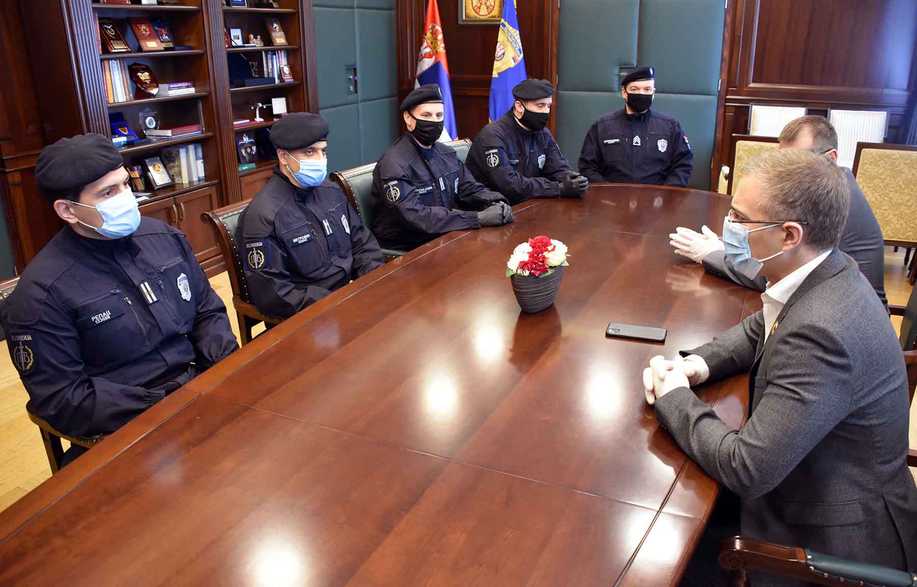 Stefanović i Rebić pohvalili i nagradili pripadnike Policijske brigade i čestitali im Dan i slavu jedinice – Đurđevdan