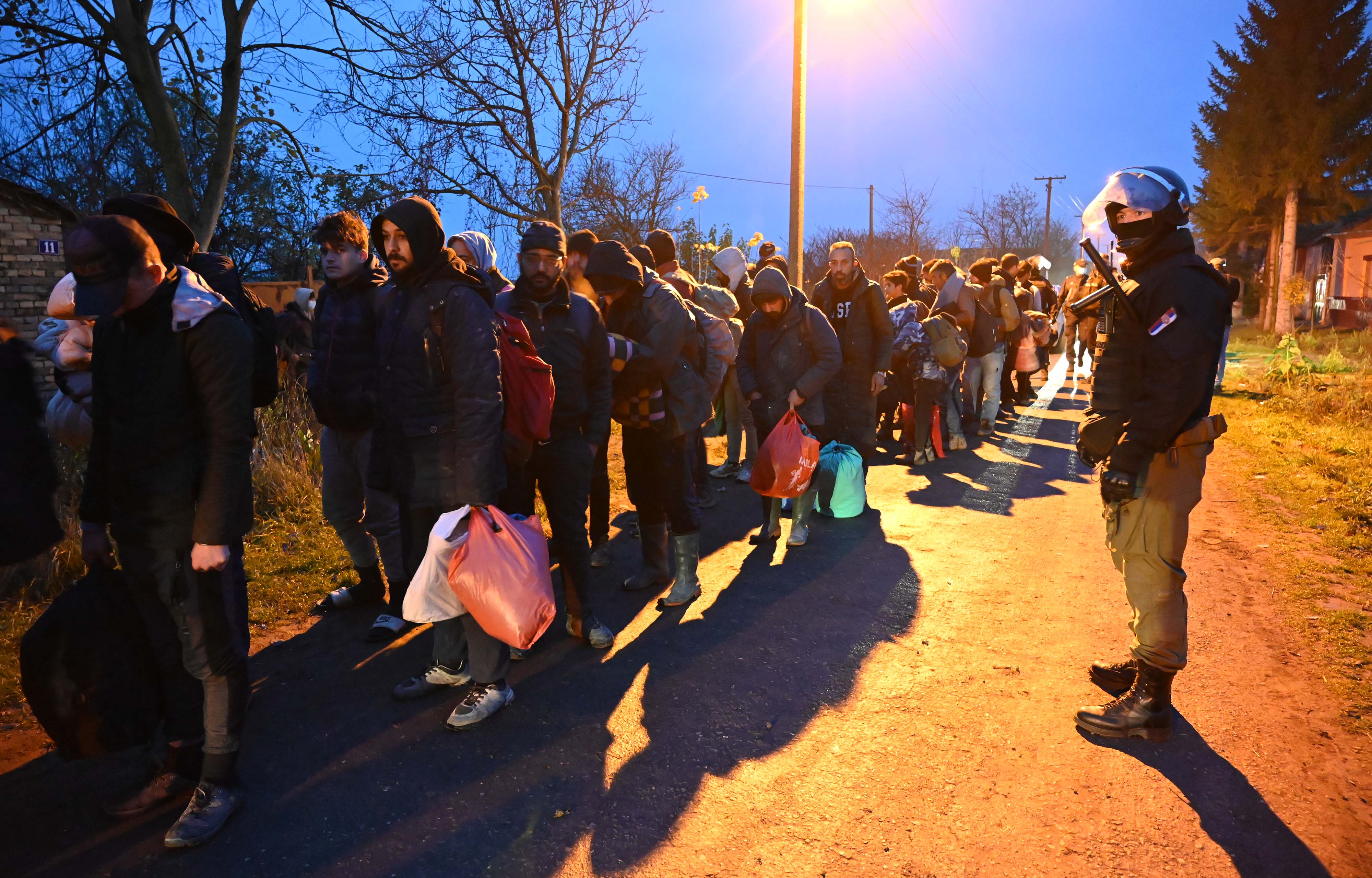 Министар Вулин: Акцијом припадника МУП-а око 450 миграната враћено у кампове и прихватне центре